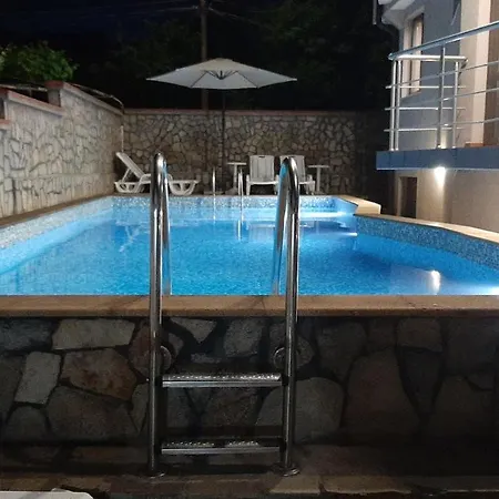 Family Favourite Hotel 2*