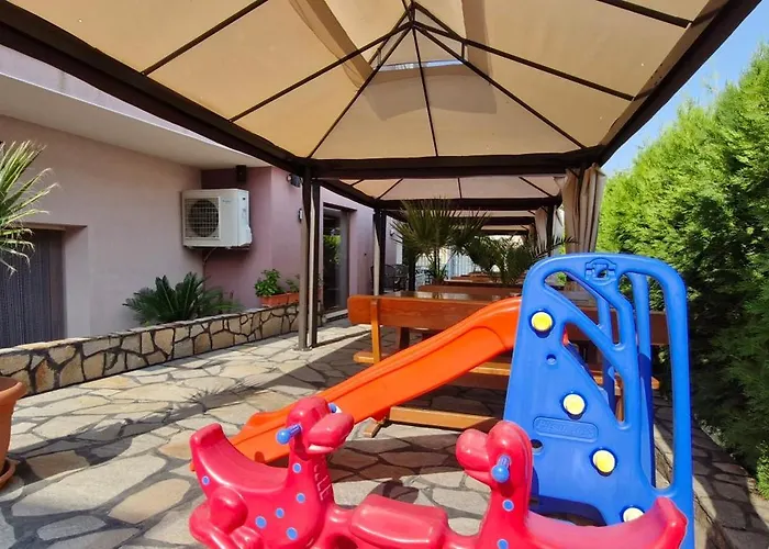 Family Favourite Hotel 2*