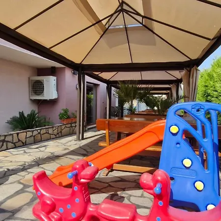 Family Favourite Hotell 2*